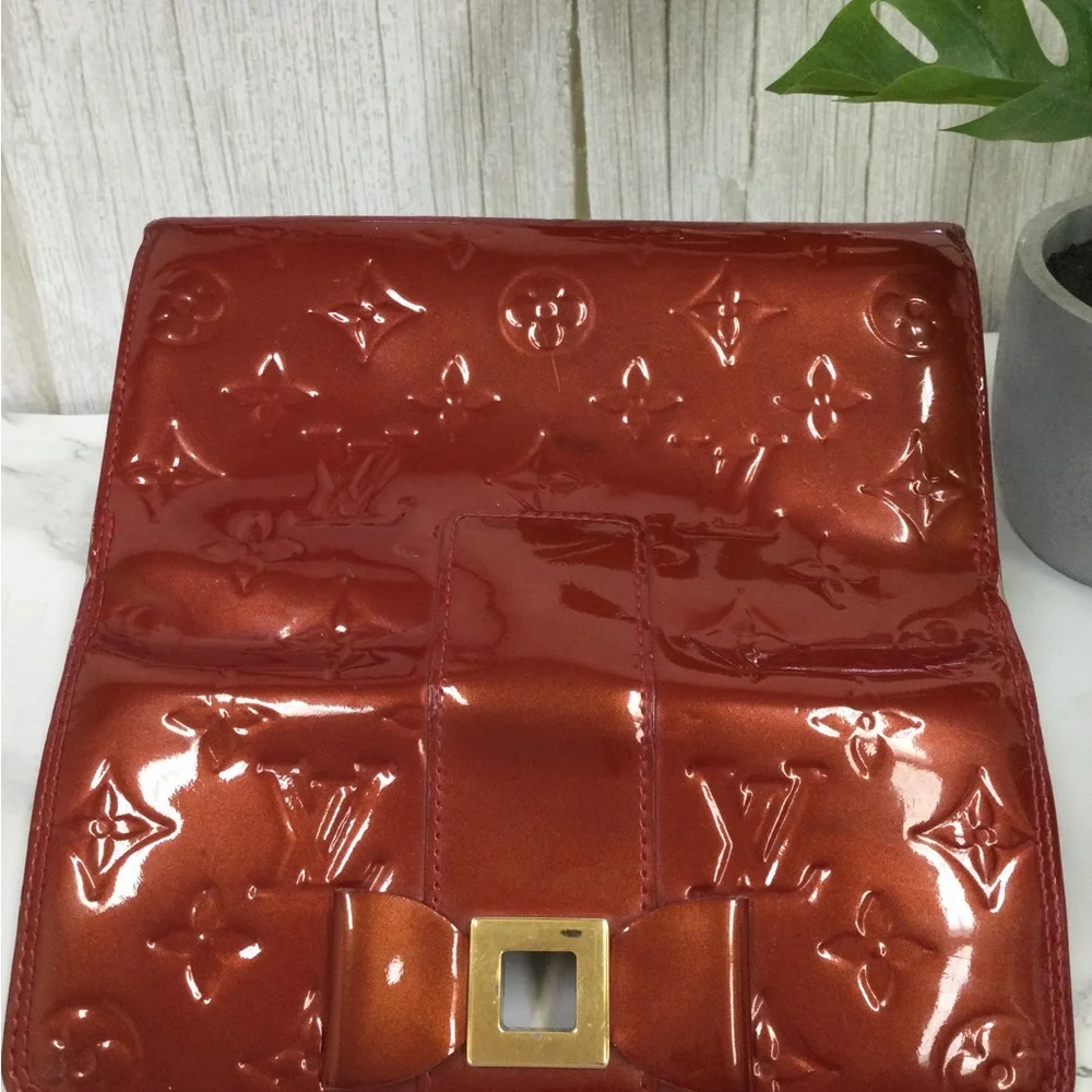 GUC Louis Vuitton Vernis Patent Leather Clutch Wallet in Deep Red